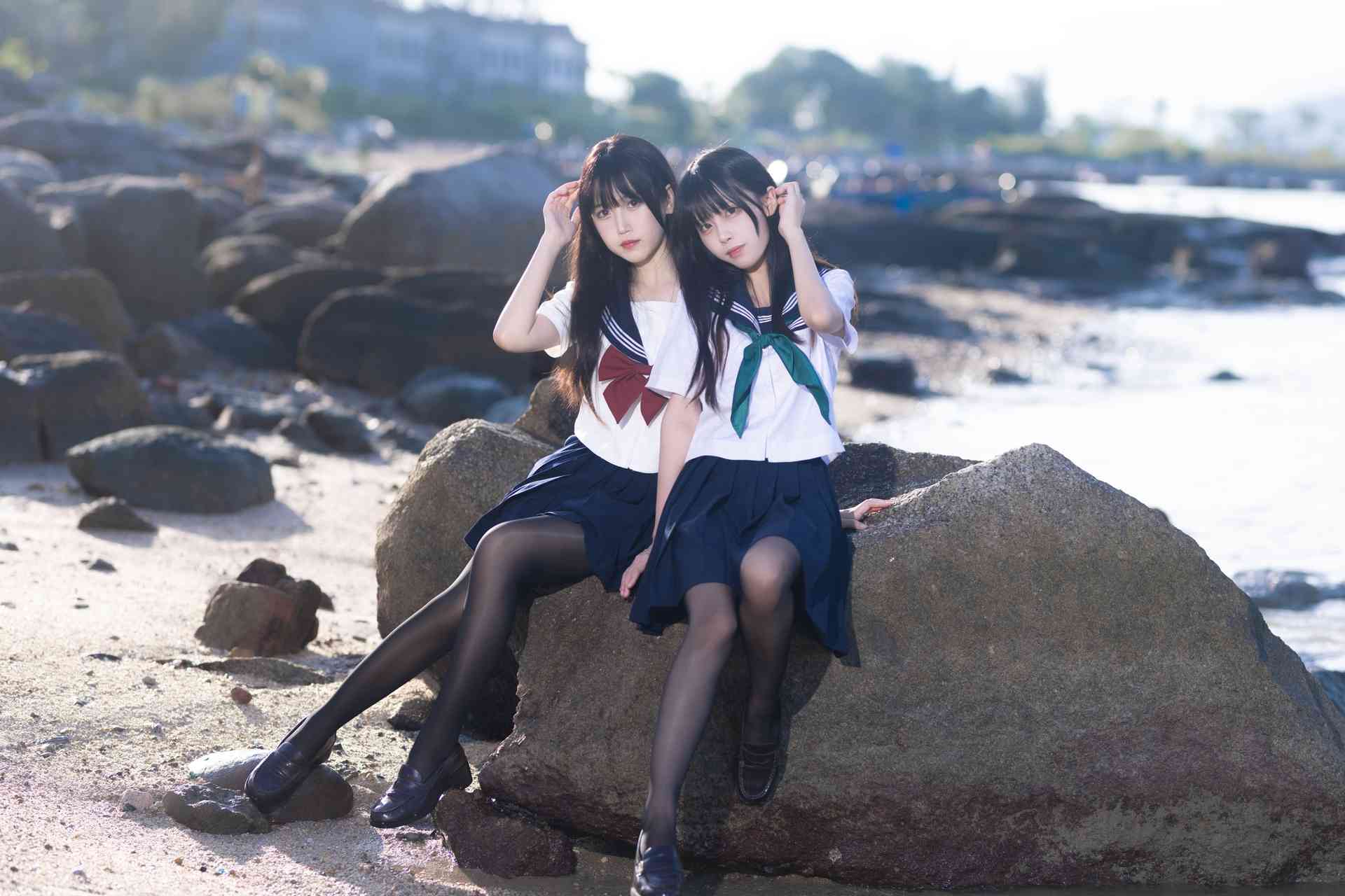 不呆猫No.042 - 水手服百合黑丝 (&三無人型) [51P 1V]